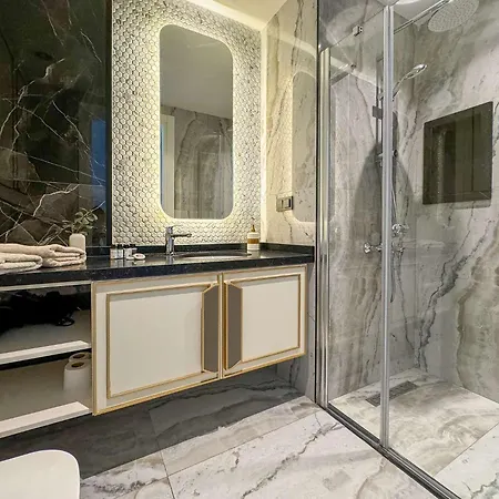 Qoople Aria Premium In The Center Of