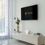 Qoople Aria Premium In The Center Of *