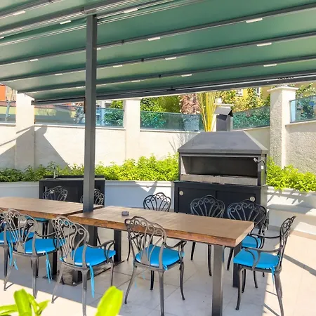 Qoople Aria Premium In The Center Of