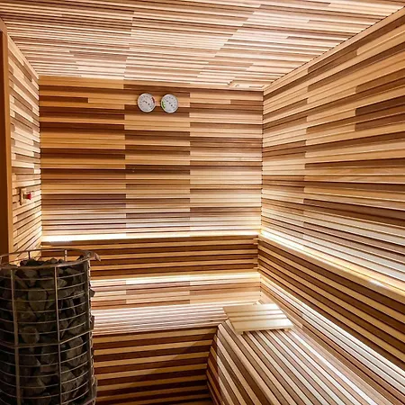 Qoople Aria Premium In The Center Of *